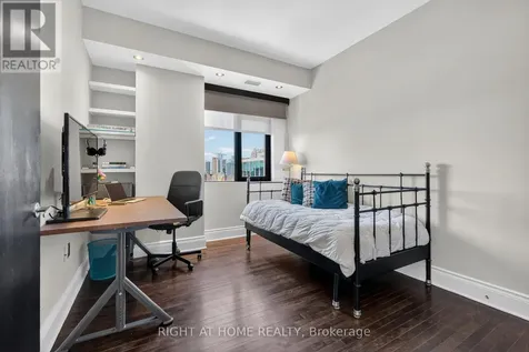 374 Cooper Street Ottawa ON K2P 2P4
