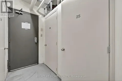 374 Cooper Street Ottawa ON K2P 2P4