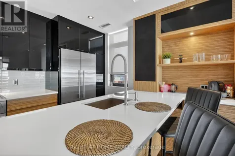 374 Cooper Street Ottawa ON K2P 2P4