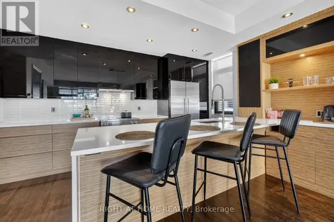 374 Cooper Street Ottawa ON K2P 2P4