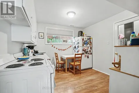 707 Edison Avenue Ottawa ON K2A 1W2