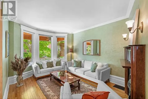 8 Ossington Avenue Ottawa ON K1S 3B4