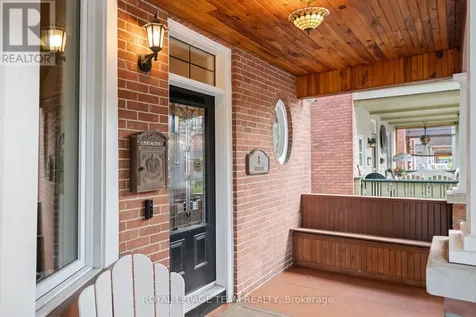 8 Ossington Avenue Ottawa ON K1S 3B4