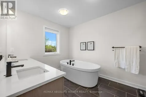515 Paakanaak Avenue Ottawa ON K1X 0G9