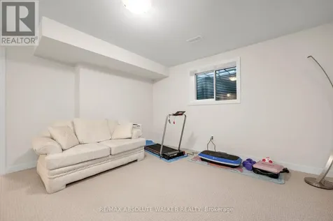 515 Paakanaak Avenue Ottawa ON K1X 0G9