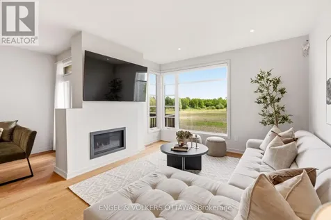 256 Shuttleworth Drive Ottawa ON K1T 0T4