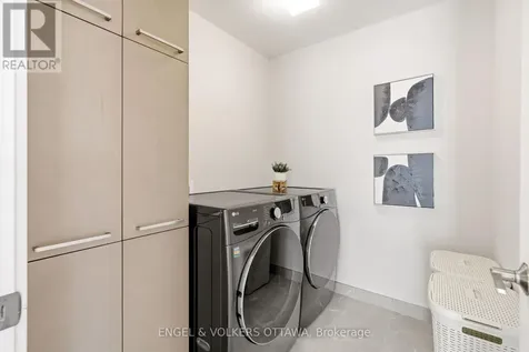 256 Shuttleworth Drive Ottawa ON K1T 0T4