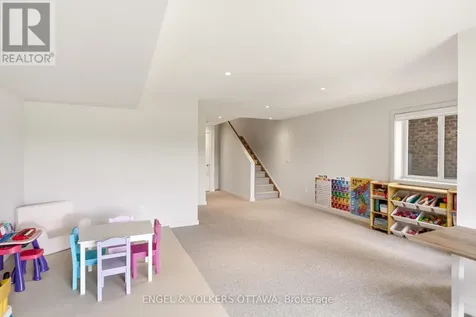 256 Shuttleworth Drive Ottawa ON K1T 0T4