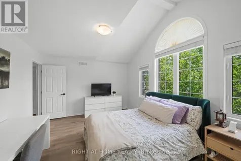 517 Stonechurch Way Ottawa ON K2J 0C6