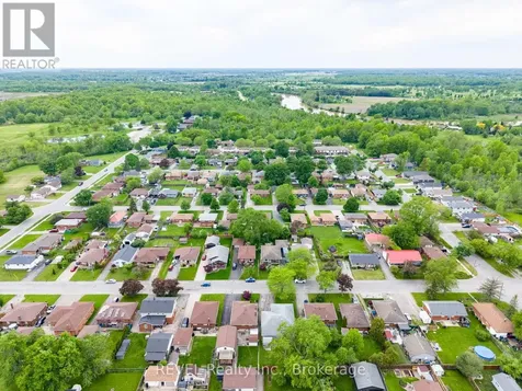 247 Kilgour Avenue Welland (broadway) ON L3C 2R1