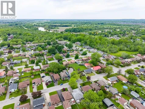 247 Kilgour Avenue Welland (broadway) ON L3C 2R1