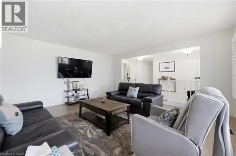 58 Kilbourn Avenue Stoney Creek ON L8G 3E2