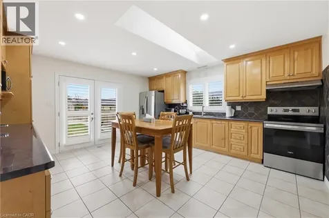58 Kilbourn Avenue Stoney Creek ON L8G 3E2
