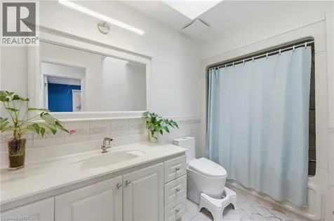 58 Kilbourn Avenue Stoney Creek ON L8G 3E2