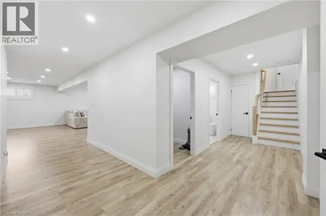 58 Kilbourn Avenue Stoney Creek ON L8G 3E2