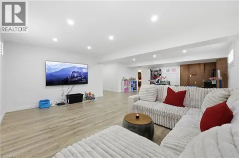 58 Kilbourn Avenue Stoney Creek ON L8G 3E2