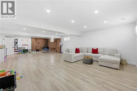 58 Kilbourn Avenue Stoney Creek ON L8G 3E2