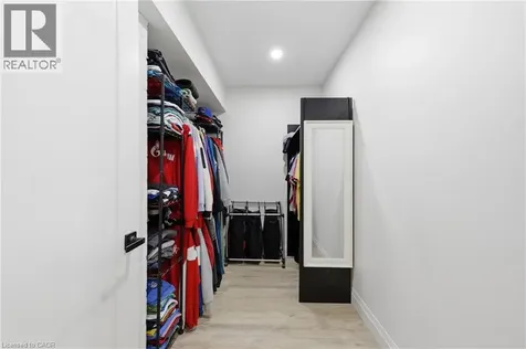 58 Kilbourn Avenue Stoney Creek ON L8G 3E2