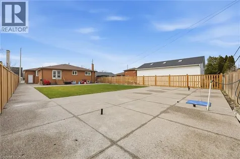58 Kilbourn Avenue Stoney Creek ON L8G 3E2