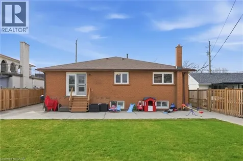 58 Kilbourn Avenue Stoney Creek ON L8G 3E2