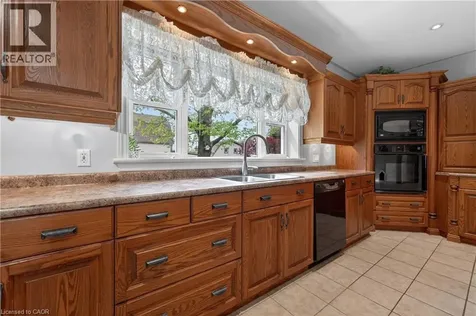 136 Mountain Street Grimsby ON L3M 4E7