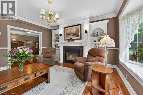 136 Mountain Street Grimsby ON L3M 4E7