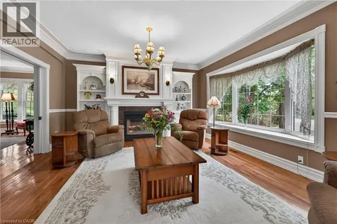 136 Mountain Street Grimsby ON L3M 4E7