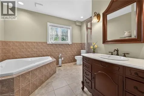136 Mountain Street Grimsby ON L3M 4E7