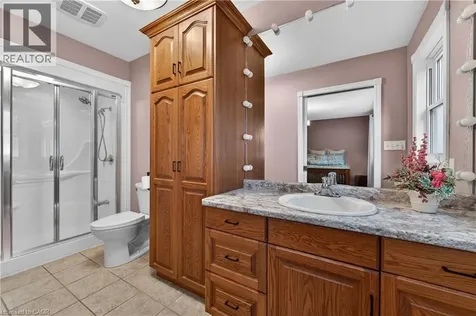 136 Mountain Street Grimsby ON L3M 4E7