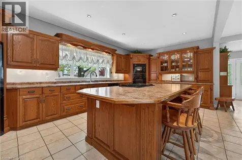 136 Mountain Street Grimsby ON L3M 4E7