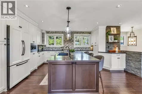 498 Wicklow Road Burlington ON L7L 2H8