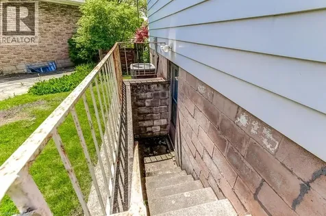 70 Graystone Drive Hamilton ON L9C 4R8