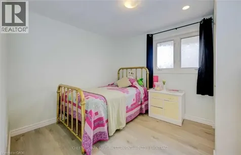 275 Kingswood Drive Kitchener ON N2E 1S1