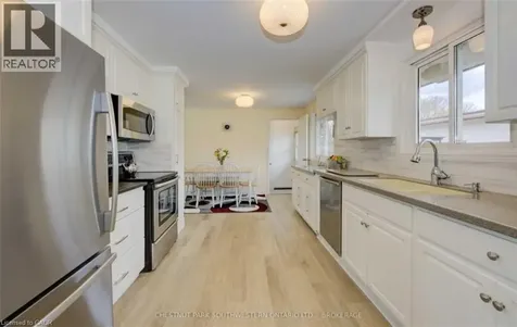 275 Kingswood Drive Kitchener ON N2E 1S1