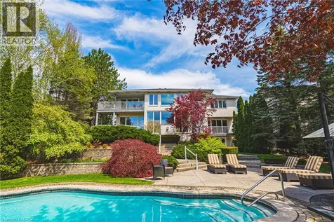 2 Anslow Court Dundas ON L9H 6Z2