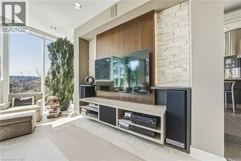 2 Anslow Court Dundas ON L9H 6Z2
