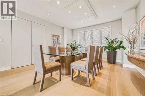 2 Anslow Court Dundas ON L9H 6Z2