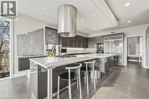 2 Anslow Court Dundas ON L9H 6Z2