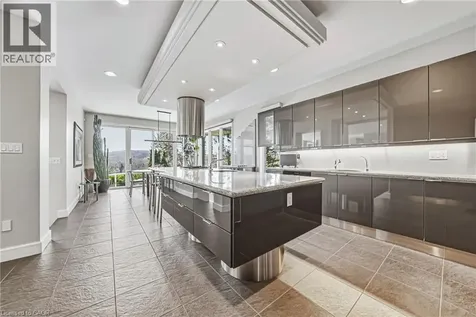 2 Anslow Court Dundas ON L9H 6Z2