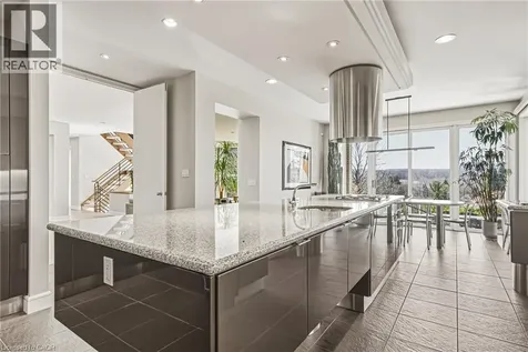 2 Anslow Court Dundas ON L9H 6Z2