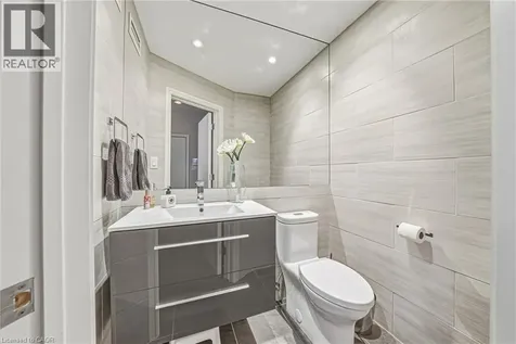 2 Anslow Court Dundas ON L9H 6Z2