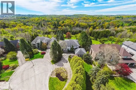 2 Anslow Court Dundas ON L9H 6Z2