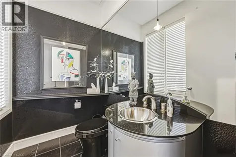2 Anslow Court Dundas ON L9H 6Z2