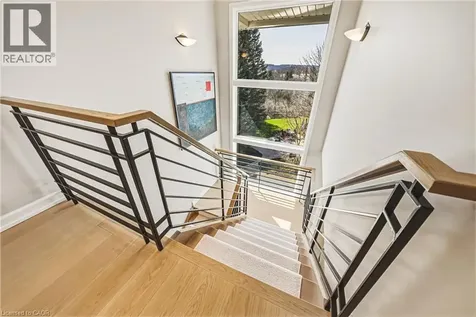 2 Anslow Court Dundas ON L9H 6Z2
