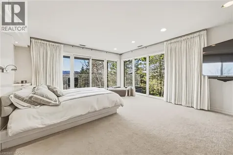 2 Anslow Court Dundas ON L9H 6Z2