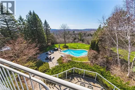 2 Anslow Court Dundas ON L9H 6Z2