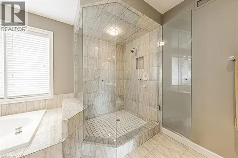 2 Anslow Court Dundas ON L9H 6Z2