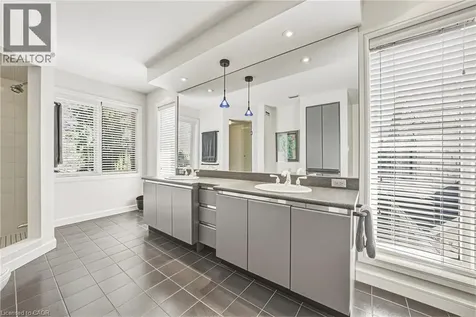 2 Anslow Court Dundas ON L9H 6Z2