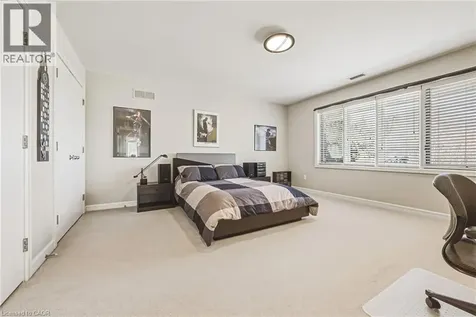 2 Anslow Court Dundas ON L9H 6Z2