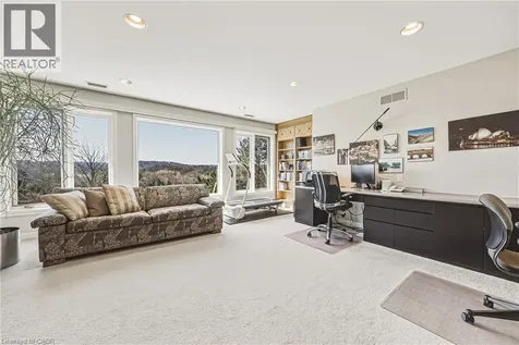 2 Anslow Court Dundas ON L9H 6Z2